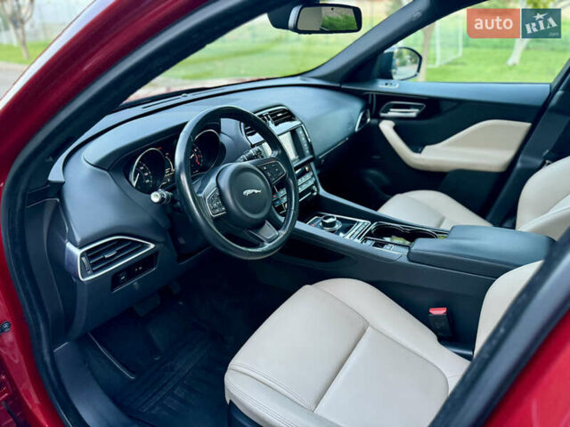 Красный Ягуар Ф-Пейс, объемом двигателя 3 л и пробегом 65 тыс. км за 20000 $, фото 33 на Automoto.ua