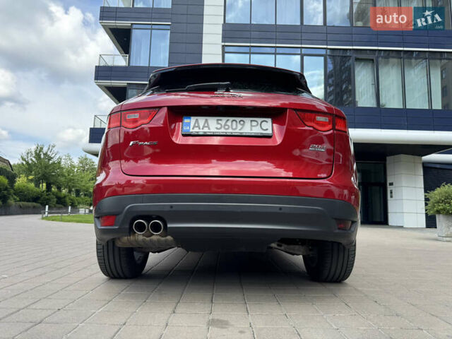 Красный Ягуар Ф-Пейс, объемом двигателя 2 л и пробегом 95 тыс. км за 26500 $, фото 7 на Automoto.ua