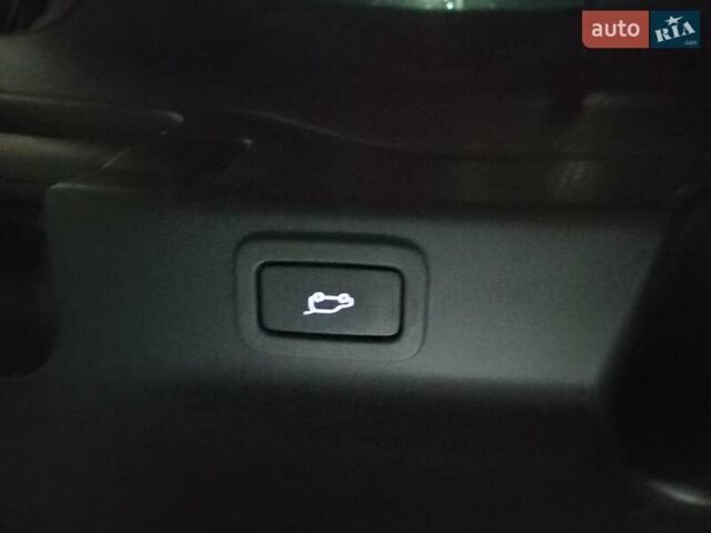 Красный Ягуар Ф-Пейс, объемом двигателя 3 л и пробегом 104 тыс. км за 26500 $, фото 12 на Automoto.ua