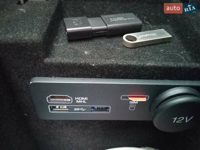 Красный Ягуар Ф-Пейс, объемом двигателя 3 л и пробегом 104 тыс. км за 26500 $, фото 16 на Automoto.ua