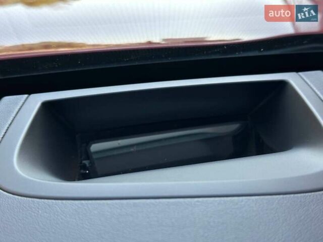 Красный Ягуар Ф-Пейс, объемом двигателя 3 л и пробегом 90 тыс. км за 19999 $, фото 32 на Automoto.ua