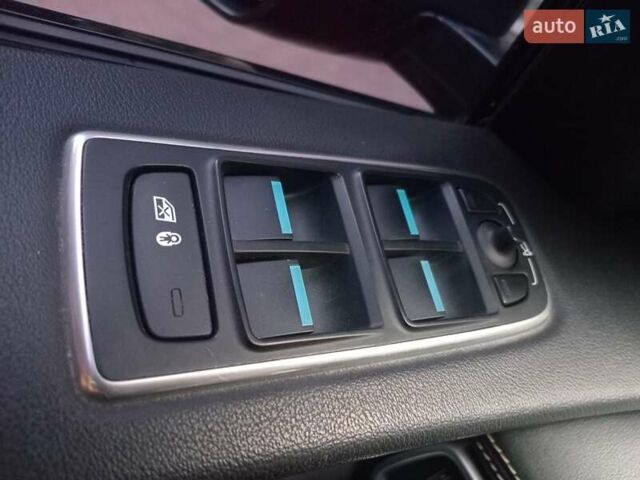 Красный Ягуар Ф-Пейс, объемом двигателя 3 л и пробегом 104 тыс. км за 26500 $, фото 14 на Automoto.ua