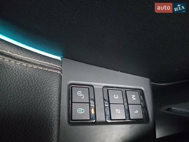 Красный Ягуар Ф-Пейс, объемом двигателя 3 л и пробегом 104 тыс. км за 26500 $, фото 15 на Automoto.ua