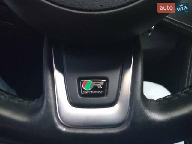 Красный Ягуар Ф-Пейс, объемом двигателя 3 л и пробегом 104 тыс. км за 26500 $, фото 9 на Automoto.ua