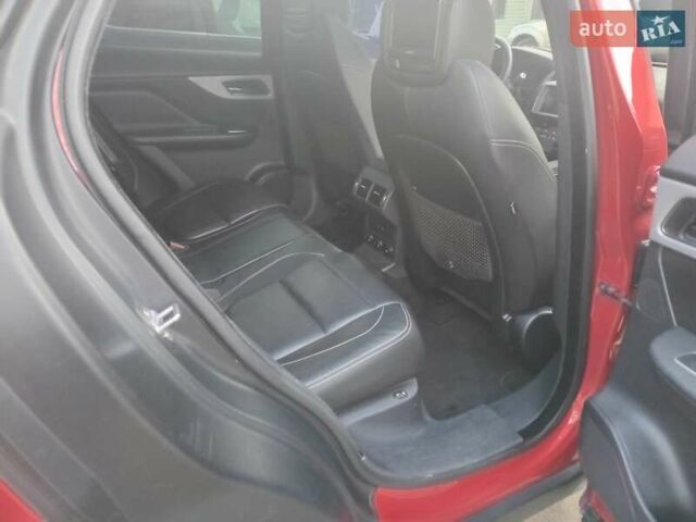 Красный Ягуар Ф-Пейс, объемом двигателя 3 л и пробегом 104 тыс. км за 26500 $, фото 19 на Automoto.ua