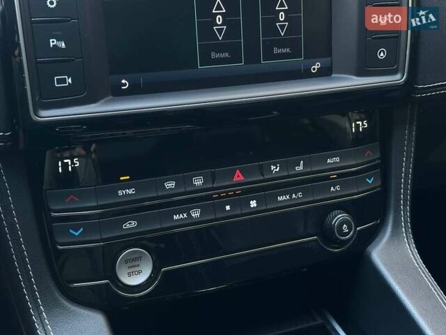 Красный Ягуар Ф-Пейс, объемом двигателя 3 л и пробегом 90 тыс. км за 19999 $, фото 36 на Automoto.ua