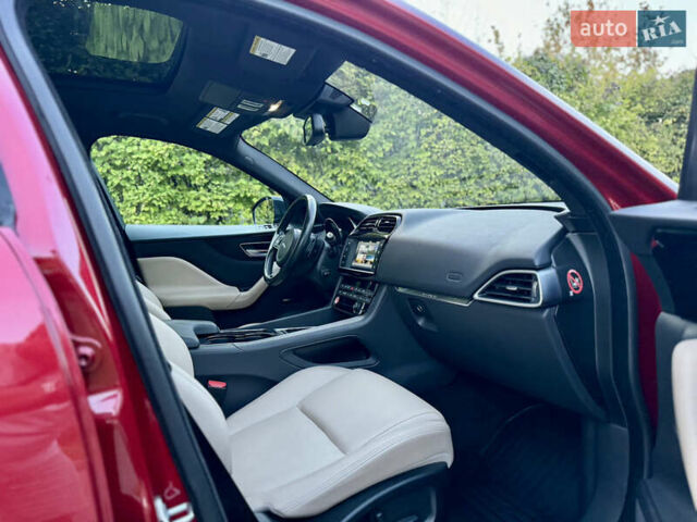 Красный Ягуар Ф-Пейс, объемом двигателя 3 л и пробегом 65 тыс. км за 20000 $, фото 23 на Automoto.ua