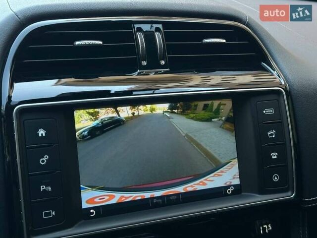 Красный Ягуар Ф-Пейс, объемом двигателя 3 л и пробегом 90 тыс. км за 19999 $, фото 35 на Automoto.ua