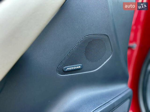 Красный Ягуар Ф-Пейс, объемом двигателя 3 л и пробегом 65 тыс. км за 20000 $, фото 37 на Automoto.ua