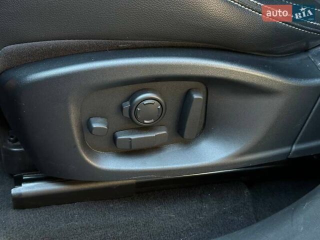 Красный Ягуар Ф-Пейс, объемом двигателя 3 л и пробегом 90 тыс. км за 19999 $, фото 27 на Automoto.ua