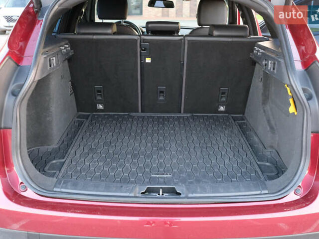 Красный Ягуар Ф-Пейс, объемом двигателя 2 л и пробегом 214 тыс. км за 22500 $, фото 46 на Automoto.ua