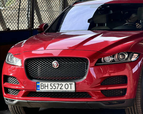 Красный Ягуар Ф-Пейс, объемом двигателя 3 л и пробегом 65 тыс. км за 20000 $, фото 1 на Automoto.ua