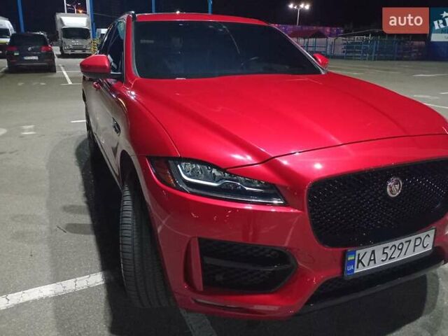 Красный Ягуар Ф-Пейс, объемом двигателя 3 л и пробегом 104 тыс. км за 26500 $, фото 1 на Automoto.ua