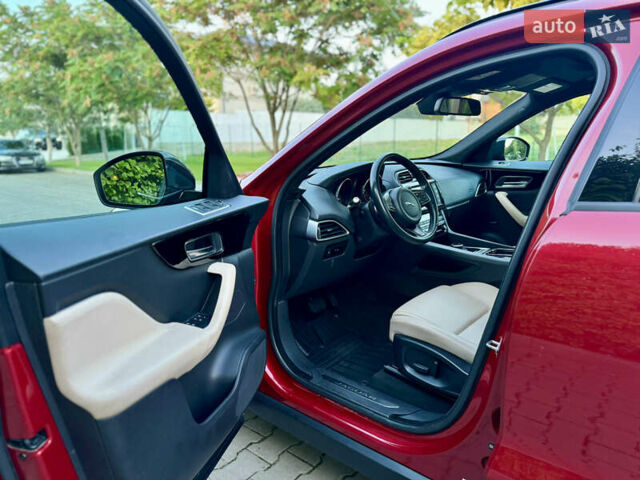 Красный Ягуар Ф-Пейс, объемом двигателя 3 л и пробегом 65 тыс. км за 20000 $, фото 35 на Automoto.ua