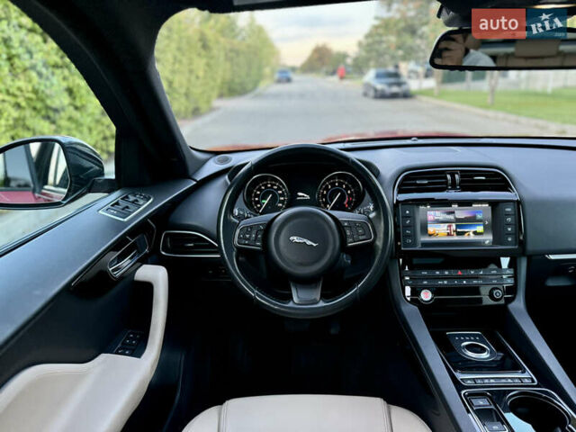 Красный Ягуар Ф-Пейс, объемом двигателя 3 л и пробегом 65 тыс. км за 20000 $, фото 28 на Automoto.ua