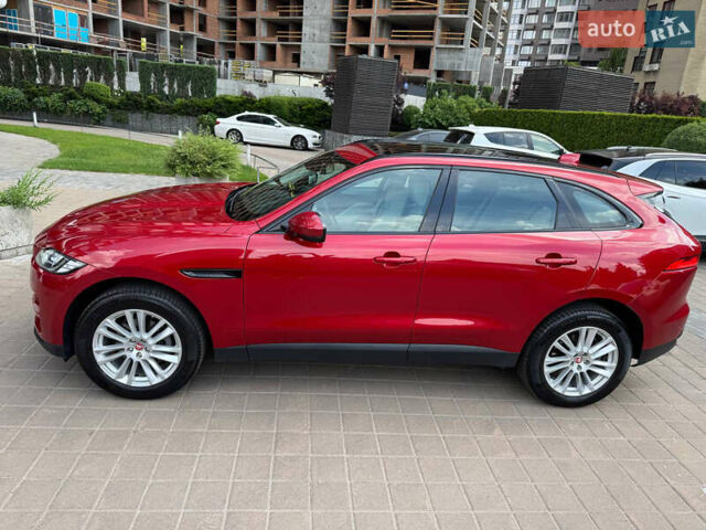 Красный Ягуар Ф-Пейс, объемом двигателя 2 л и пробегом 95 тыс. км за 26500 $, фото 2 на Automoto.ua