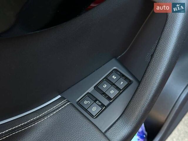 Красный Ягуар Ф-Пейс, объемом двигателя 3 л и пробегом 90 тыс. км за 19999 $, фото 26 на Automoto.ua