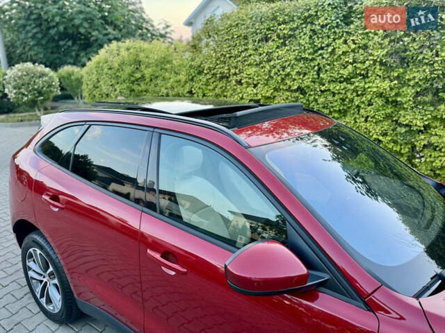 Красный Ягуар Ф-Пейс, объемом двигателя 3 л и пробегом 65 тыс. км за 20000 $, фото 4 на Automoto.ua