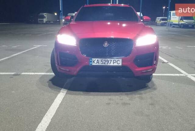 Красный Ягуар Ф-Пейс, объемом двигателя 3 л и пробегом 104 тыс. км за 26500 $, фото 6 на Automoto.ua