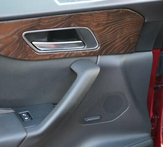 Красный Ягуар Ф-Пейс, объемом двигателя 2 л и пробегом 214 тыс. км за 22500 $, фото 34 на Automoto.ua