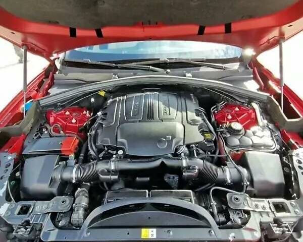 Красный Ягуар Ф-Пейс, объемом двигателя 3 л и пробегом 86 тыс. км за 24000 $, фото 3 на Automoto.ua