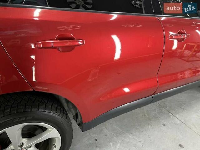 Красный Ягуар Ф-Пейс, объемом двигателя 2 л и пробегом 144 тыс. км за 19500 $, фото 9 на Automoto.ua