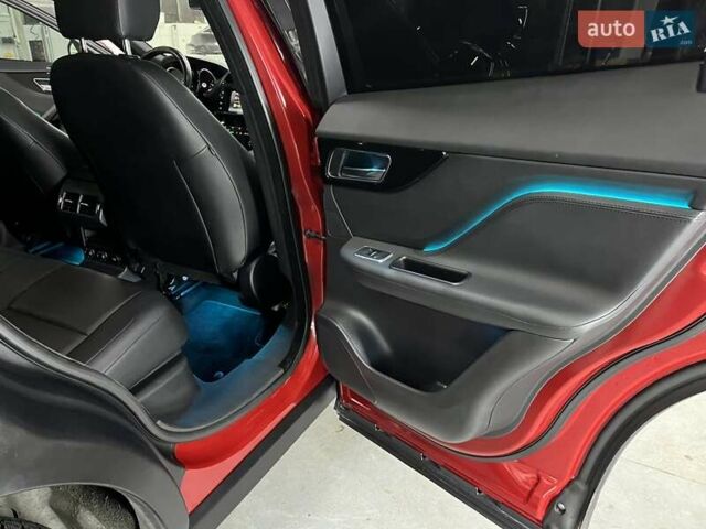 Красный Ягуар Ф-Пейс, объемом двигателя 2 л и пробегом 144 тыс. км за 19500 $, фото 11 на Automoto.ua