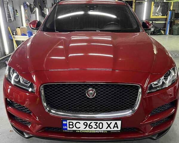 Красный Ягуар Ф-Пейс, объемом двигателя 2 л и пробегом 144 тыс. км за 19500 $, фото 1 на Automoto.ua