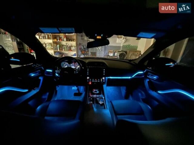 Красный Ягуар Ф-Пейс, объемом двигателя 2 л и пробегом 144 тыс. км за 19500 $, фото 16 на Automoto.ua