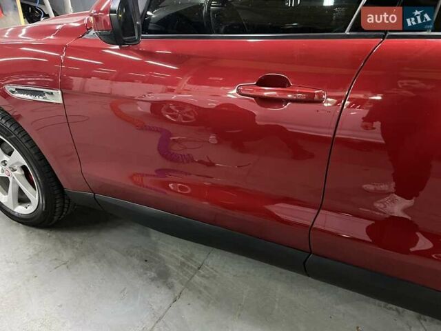 Красный Ягуар Ф-Пейс, объемом двигателя 2 л и пробегом 144 тыс. км за 19500 $, фото 3 на Automoto.ua