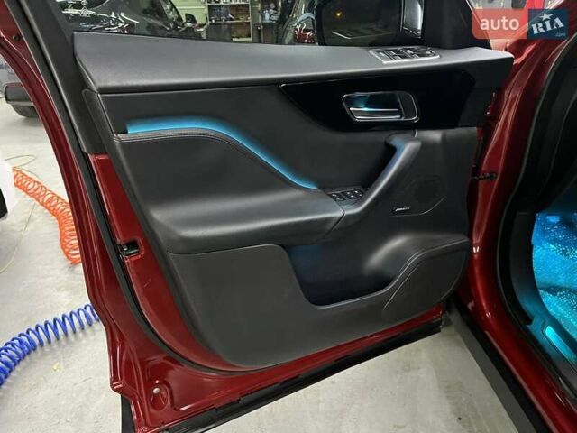 Красный Ягуар Ф-Пейс, объемом двигателя 2 л и пробегом 144 тыс. км за 19500 $, фото 7 на Automoto.ua