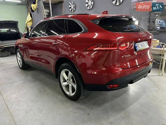 Красный Ягуар Ф-Пейс, объемом двигателя 2 л и пробегом 144 тыс. км за 19500 $, фото 2 на Automoto.ua