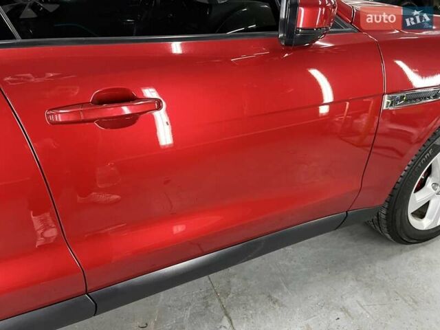 Красный Ягуар Ф-Пейс, объемом двигателя 2 л и пробегом 144 тыс. км за 19500 $, фото 10 на Automoto.ua