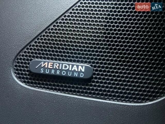 Красный Ягуар Ф-Пейс, объемом двигателя 3 л и пробегом 42 тыс. км за 30999 $, фото 16 на Automoto.ua