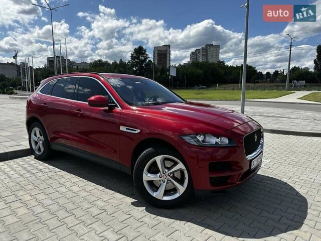 Красный Ягуар Ф-Пейс, объемом двигателя 2 л и пробегом 70 тыс. км за 24500 $, фото 4 на Automoto.ua