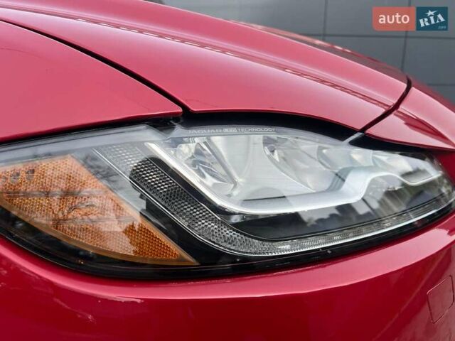 Красный Ягуар Ф-Пейс, объемом двигателя 3 л и пробегом 42 тыс. км за 30999 $, фото 9 на Automoto.ua