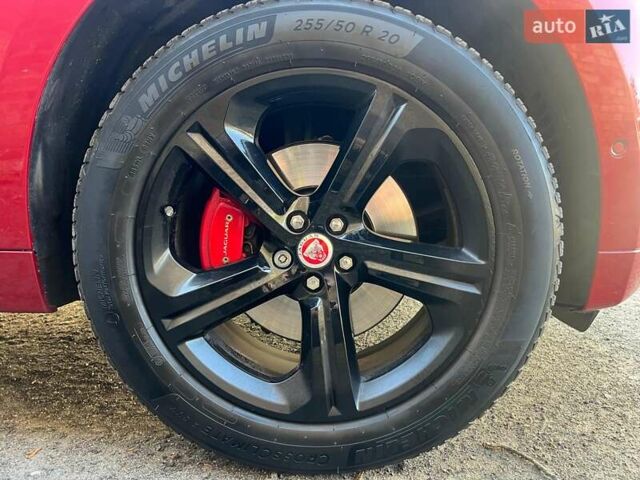 Красный Ягуар Ф-Пейс, объемом двигателя 3 л и пробегом 42 тыс. км за 30999 $, фото 8 на Automoto.ua