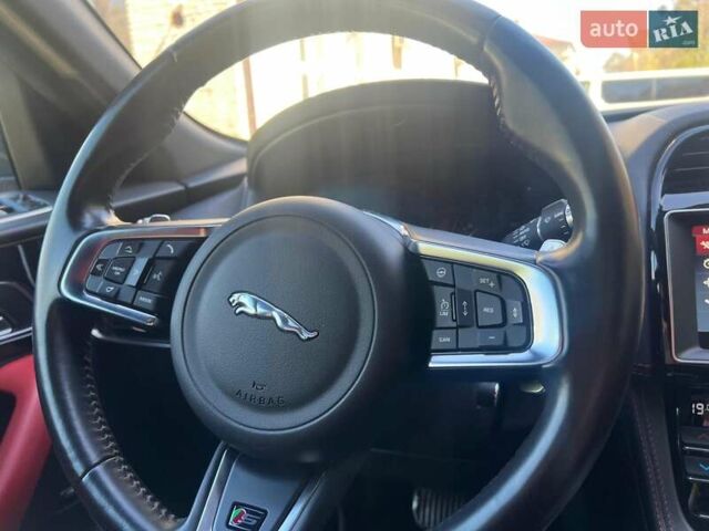 Красный Ягуар Ф-Пейс, объемом двигателя 3 л и пробегом 42 тыс. км за 30999 $, фото 23 на Automoto.ua