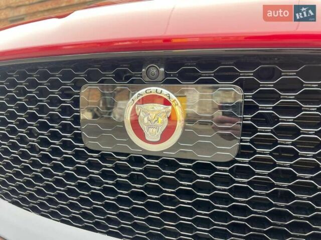 Красный Ягуар Ф-Пейс, объемом двигателя 3 л и пробегом 42 тыс. км за 30999 $, фото 11 на Automoto.ua