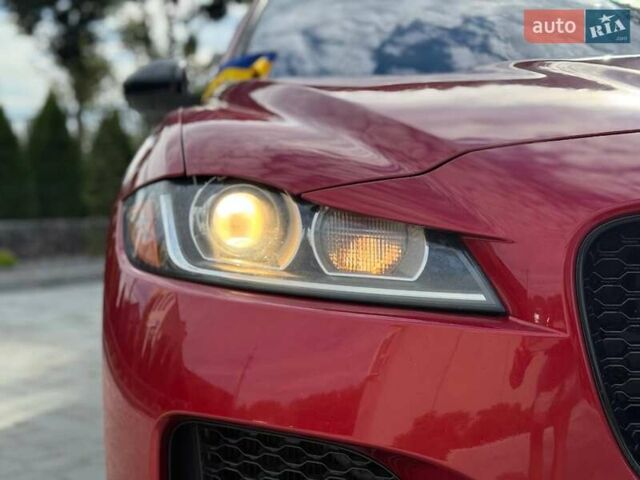 Червоний Ягуар Ф-Пейс, об'ємом двигуна 3 л та пробігом 149 тис. км за 13900 $, фото 2 на Automoto.ua