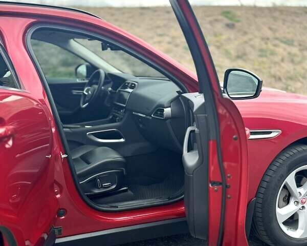 Червоний Ягуар Ф-Пейс, об'ємом двигуна 2 л та пробігом 68 тис. км за 34900 $, фото 9 на Automoto.ua