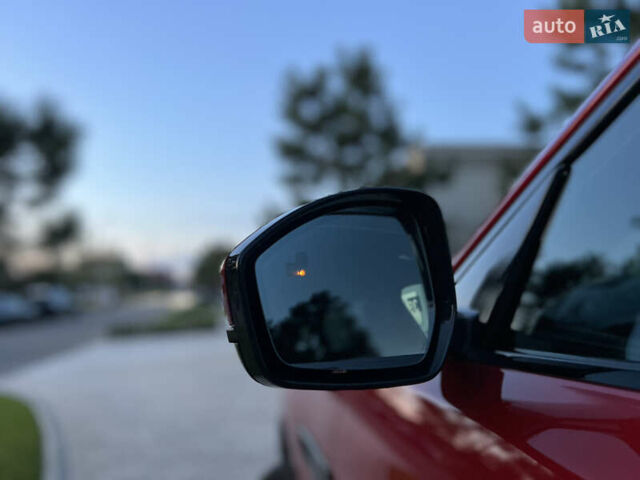 Красный Ягуар Ф-Пейс, объемом двигателя 2 л и пробегом 30 тыс. км за 44000 $, фото 26 на Automoto.ua