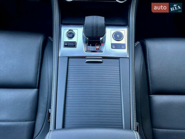 Красный Ягуар Ф-Пейс, объемом двигателя 2 л и пробегом 30 тыс. км за 44000 $, фото 40 на Automoto.ua