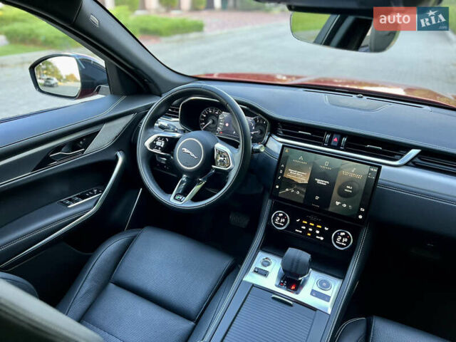 Красный Ягуар Ф-Пейс, объемом двигателя 2 л и пробегом 30 тыс. км за 44000 $, фото 36 на Automoto.ua