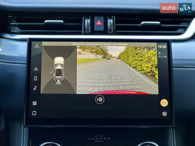 Красный Ягуар Ф-Пейс, объемом двигателя 2 л и пробегом 30 тыс. км за 44000 $, фото 51 на Automoto.ua