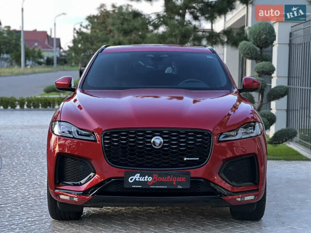Красный Ягуар Ф-Пейс, объемом двигателя 2 л и пробегом 30 тыс. км за 44000 $, фото 2 на Automoto.ua