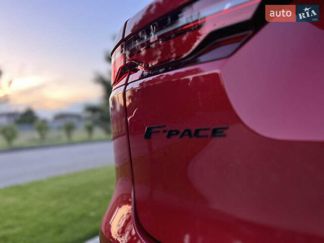 Красный Ягуар Ф-Пейс, объемом двигателя 2 л и пробегом 30 тыс. км за 44000 $, фото 24 на Automoto.ua