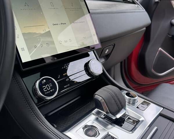 Червоний Ягуар Ф-Пейс, об'ємом двигуна 2 л та пробігом 53 тис. км за 38500 $, фото 18 на Automoto.ua