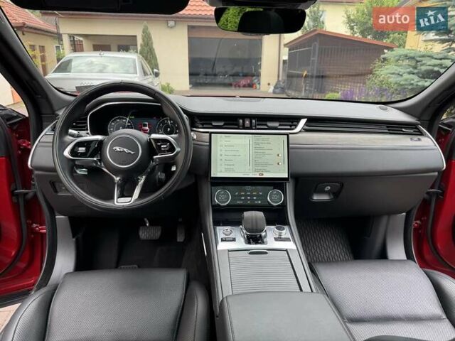 Червоний Ягуар Ф-Пейс, об'ємом двигуна 2 л та пробігом 53 тис. км за 38500 $, фото 20 на Automoto.ua