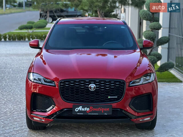Красный Ягуар Ф-Пейс, объемом двигателя 2 л и пробегом 30 тыс. км за 44000 $, фото 1 на Automoto.ua